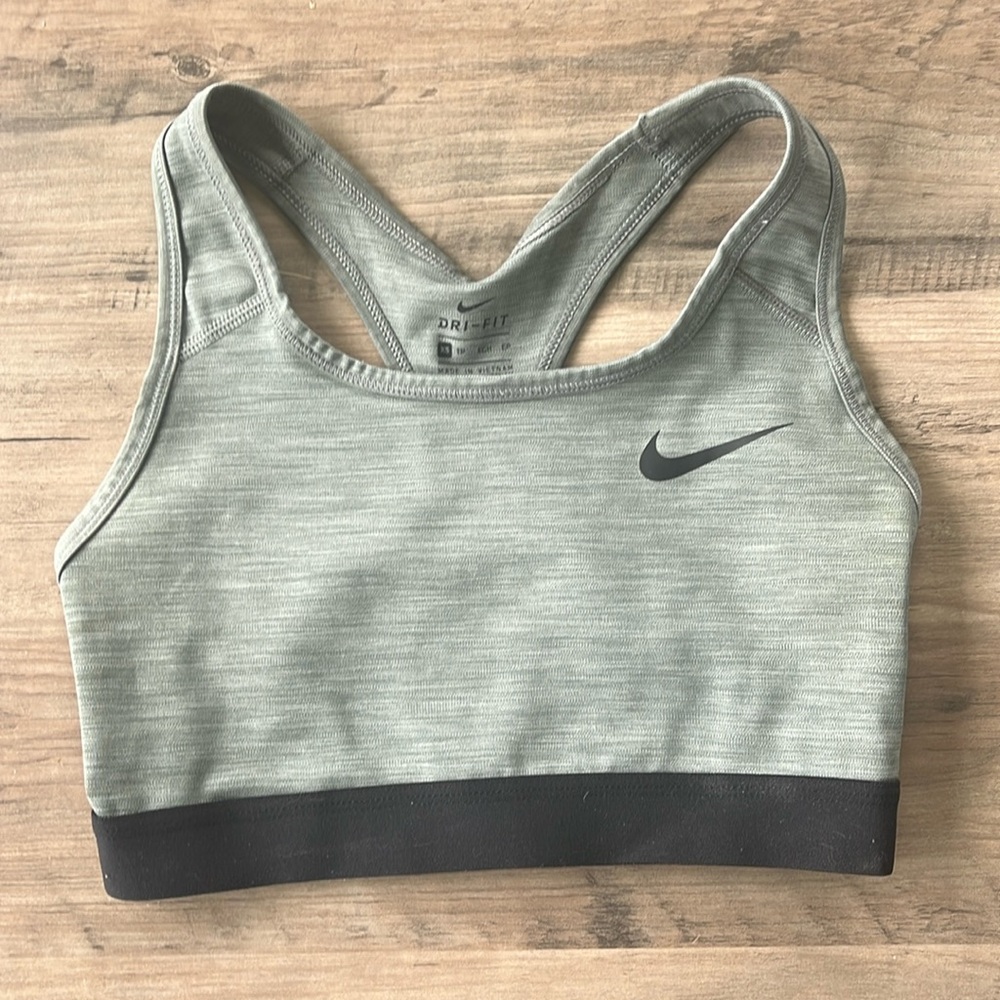 Nike women’s gray sports bra